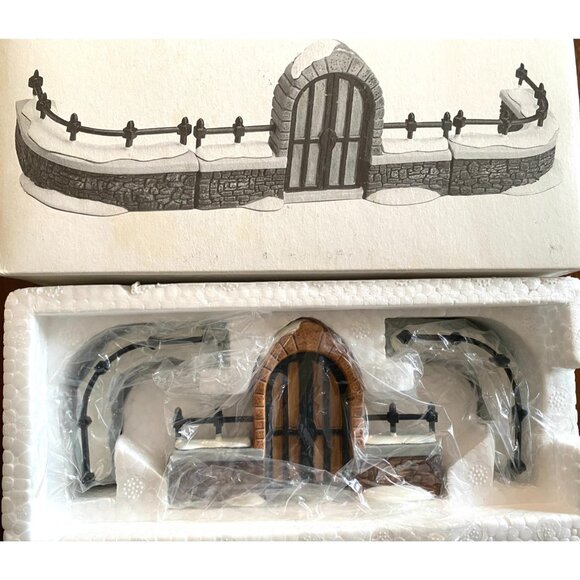 Department 56 Churchyard Gate and Fence Set of 3 Heritage Village Christmas Town - Picture 3 of 4